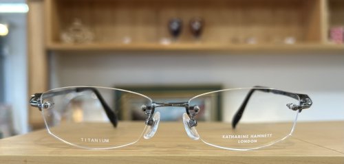 ふちなしメガネ