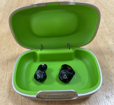 補聴器　充電式 耳あな型