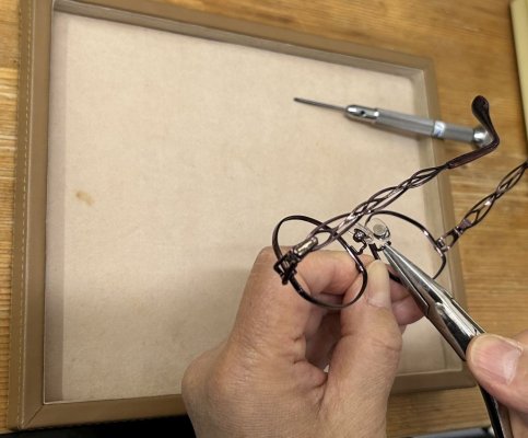 メガネフレームの調整